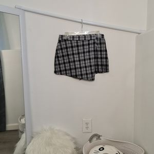 Asymmetrical plaid skort